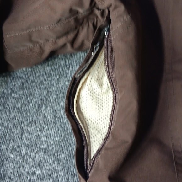 Betty Rides Snowboard Jacket w/ Detachable Fur Hood - Picture 4 of 10